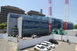 �V�ٖk���Ɍ��ݒ��́u�F�{���h�ЃZ���^�[�i�����L��{�����z���Ɂj�v