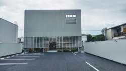 �R���N���[�g�ł������d�グ�̃��_���Ȉ�ۂ̓X�ܐ���