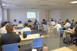 ���ƃI�����C���łT�T�l���Q�������Z�~�i�[