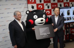 �F�{��s�̖쑺����i���j����R���[�L���O�X�y�[�X�̉���؂��󂯎�������܃����Ɠc�����m��