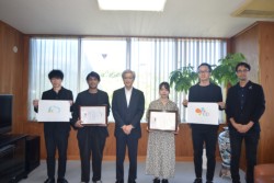 �����ɂŊJ���ꂽ�\����