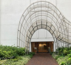 ���C���G���g�����X�ɑ��������𕢂��؂̍\����