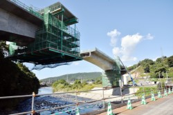 �������R�g���l���ɂȂ��鐅���싴�i���R�P�O���j�̏㕔�H�H���i�����s���쒬�n��j