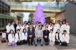 �_�����ɎQ�����������B�O�񍶂���R�Ԗڂ���{�