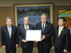 ���菑����ɂ��鍶���犗����v���m���A�L�c��v�v�G�A�E�H�[�^�[��\�������b�d�n�A�R�c�L���N�j�ʏ���\�������A�U�����_�ʖ��s��