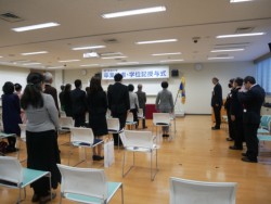 ��w�@2�l�A���{�w��17�l���o�Ȃ������Ə؏��E�w�ʋL���^��