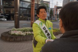 �J�[�������̂S��10���A�ߑO�V�������B����������킹��ʍs�l���爬������߂����⎁