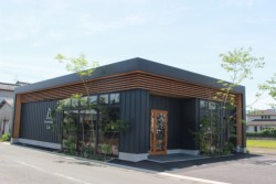 ���l�g�s�ɃI�[�v�������uAwesomeCafe�v