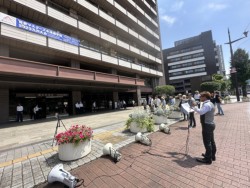 F{sOŊJꂽRcWB̒Ԃɂւ炸A30l߂W܂