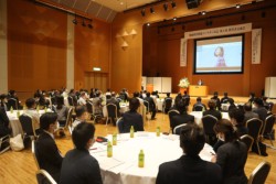 zeF{eTŊJꂽPocҌ𗬉ɂ͖VOľoc҂炪Q