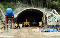 ԒÒnłQ{ڂƂȂuˎRglv̌@팻BF{Op֌@i߂Ă