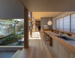 ЉڎwZƂč]ꂽuF{̒n拤Zv iFqjjZWEwj