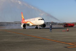 PQQA}̕󂯁AF{`ɓ`qĊJցB@ނ̓GAoXA320APTQlBߌRSO