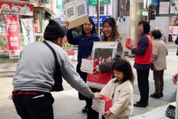 ���ʃA�[�P�[�h�ŕ�����Ăъ|����c�t������