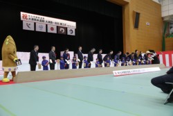 �n���̍��u�����ۈ牀�̉����ƈꏏ�ɌL���ꂷ�鎮�T�o�Ȏ҂�B�P�Q���Q�P���A���u�s�����Z���^�[�E���B�[�u��