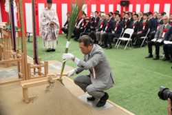 �u�F�{���ʁv�̋N�H���Ő_���ɗՂތ��J�A�p�O���[�v�В���CEO�B�X���P�U��