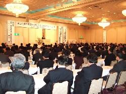 �׎��Ƃ⓯������Ȃǖ�Q�R�O�l���Q��