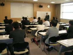 �����̃Z�~�i�[�̗l�q�B��30�l���Q������