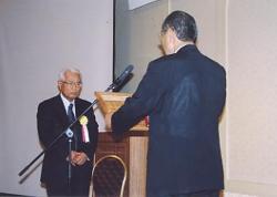 �F�{�s�̑S����z�e���j���[�X�J�C�����ɁA�捠�J�Â��ꂽ�H�Ƒ�܎��܎��ŁA�\�����󂯂�f�s�X�p�C����(�L)�̌㓡��Y�В�