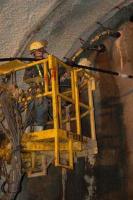 �`�f�e�H�@�i���������ڐ��H�@�j�̍�ƌ���B���B�Ő�[��