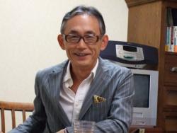 �אg�ȃf�U�C���̃X�[�c�Ƀm�[�l�N�^�C�̑���В�