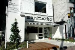 �ʏ̃v�[���X�R�[�g�ʂ�̓��X�A2�K�ł͗�����f�U�C���̋������v�悵�Ă���