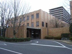 ���c�̑��萔�͍��t�̑I����55����49�ɍ팸����A�e�I����Ō������I���킪�\�z�����B�ʐ^�͌��c�