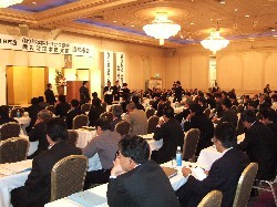 ������Ȃǖ�P�T�O�l���Q��