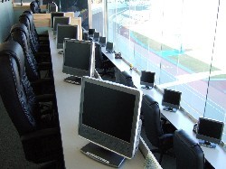 ���C�������[���ɂ͌ʃ��j�^�[����ʃV�[�g��ݒu