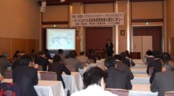 �����͖�S�O�l���Q������