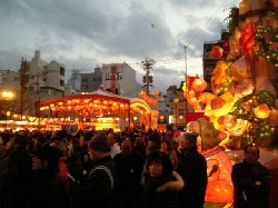 �����^��������̊X���ʂ茶�z�I�ȋ�Ԃ�n��o���B�ʐ^�͒����������