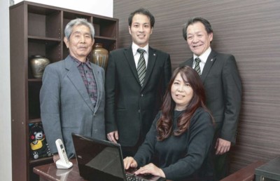 ���������ɐ݂����C���t�H���[�V�����R�[�i�[�ɂāB��񒆉����X���В��A�E�ׂ��X�P�a���k���A���ׂ��X�^�b�t�̓瓇�q������B�O��͕��R�^�|�x�z�l