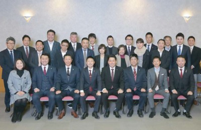 1��24���ɌF�{�s���ی𗬉�قŊJ����1�����ŎB�e�B�O�񍶂���4�l�ڂ��R�c�����