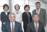 �p�J����В��i�O�񍶁j�A�O���E ���k���i���E�j�Ɗe�����̃X�^�b�t