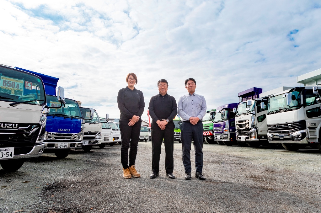 �����������В��B�݂�ܓW����œ��ЃX�^�b�t�i���j����ы��͉�ЃX�^�b�t��