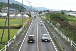 応急復旧が完了し、通行環境が改善した氷川町付近の国道3号(写真=は9月15日午後4時頃)
