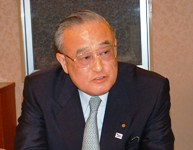 �㔼���̌o�c�Ɛт�������镟�c�����В�