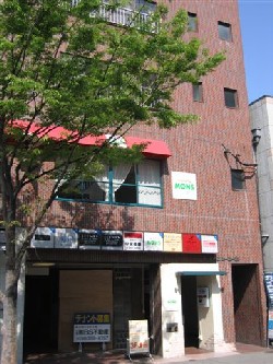 ���X�N�[������������ʏ̕��؍�ʂ艈���̏�ʂ�j���[�R�[�|