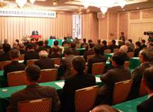 ����A�֌W�ҍ��킹�Ė�Q�S�O�l���o�Ȃ��čs��ꂽ�T�O���N�L�O���T