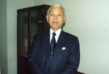 ���������В��́u������@�ɇ��O�����̌o�c���ɓ]����v�ƌ����